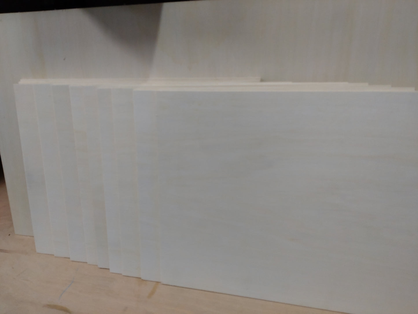 3mm Poplar Plywood sheets. 400 x 300mm. Sanded smooth ready for painting.